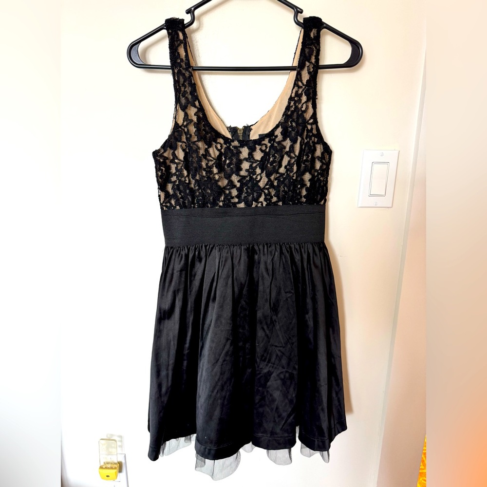 Tulle Lined & Lace Mini Formal Dress - 2010s style